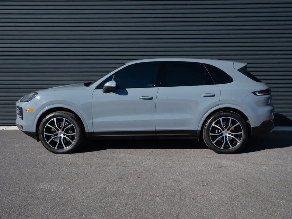 2024 Porsche 9Y0/9Y3 Cayenne - Image 2 of 8