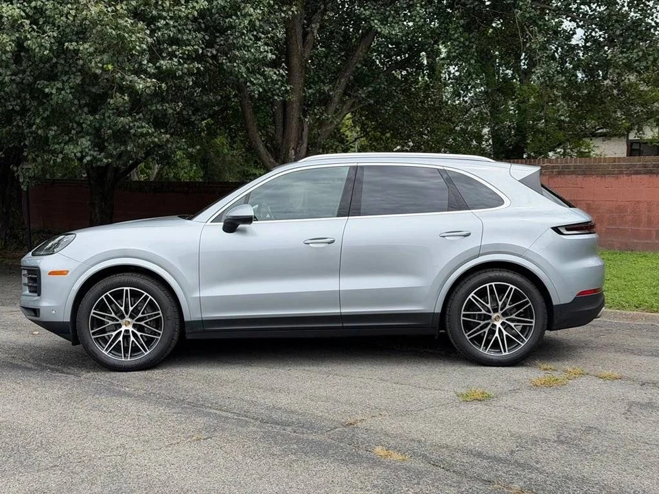 2024 Porsche 9Y0/9Y3 Cayenne - Image 2 of 5