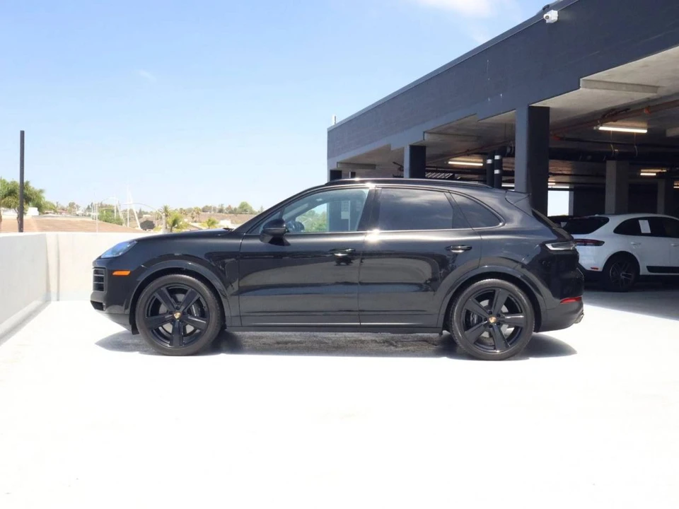 2024 Porsche 9Y0/9Y3 Cayenne - Image 2 of 5