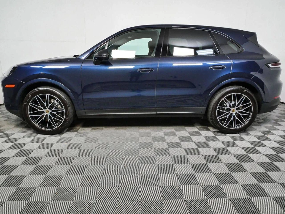 2024 Porsche 9Y0/9Y3 Cayenne - Image 2 of 5