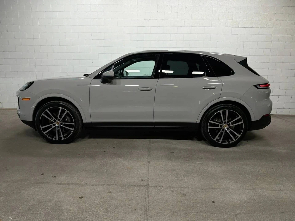 2024 Porsche 9Y0/9Y3 Cayenne - Image 2 of 5