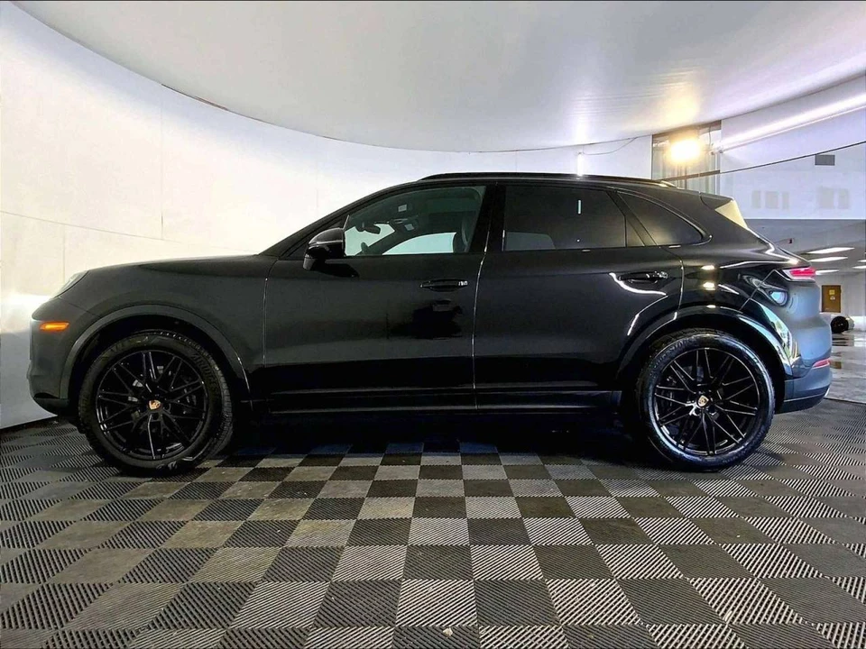 2024 Porsche 9Y0/9Y3 Cayenne - Image 2 of 5