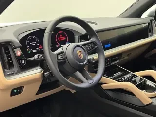 2024 Porsche 9Y0/9Y3 Cayenne - Image 29 of 31
