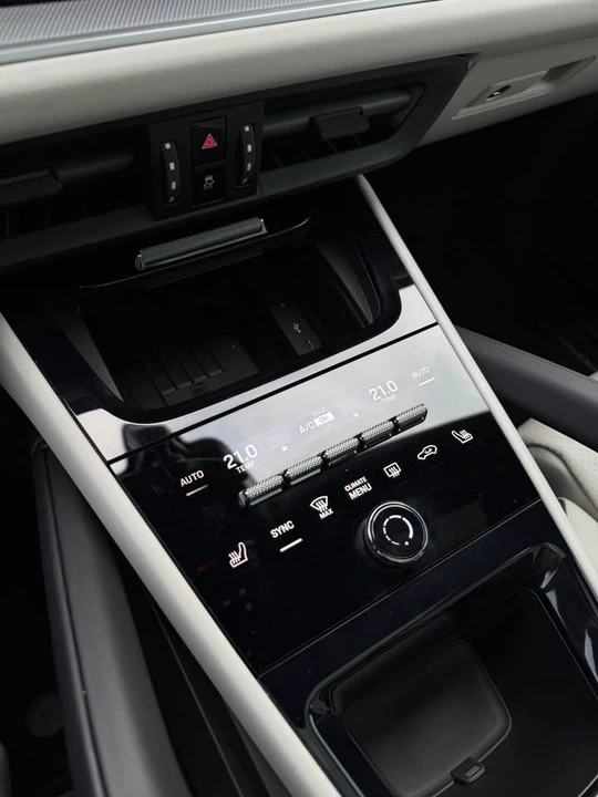 2024 Porsche 9Y0/9Y3 Cayenne - Image 16 of 16