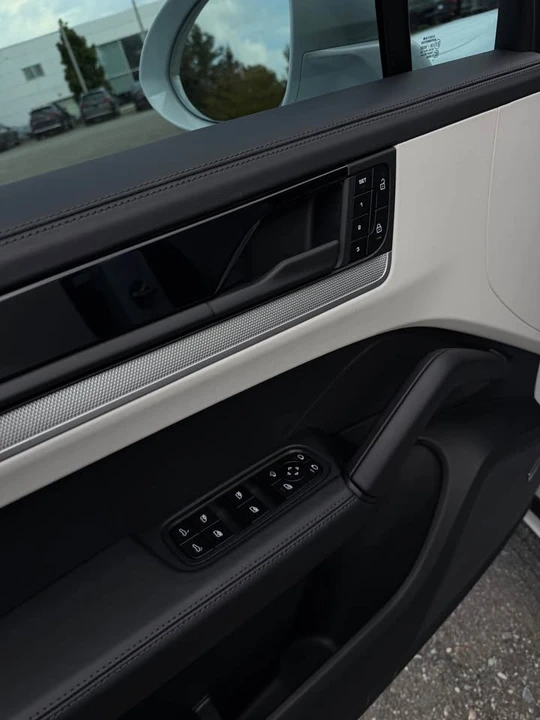 2024 Porsche 9Y0/9Y3 Cayenne - Image 8 of 16