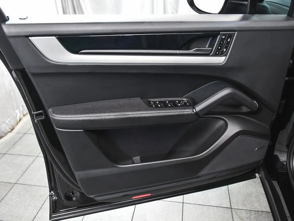 2024 Porsche 9Y0/9Y3 Cayenne - Image 9 of 20