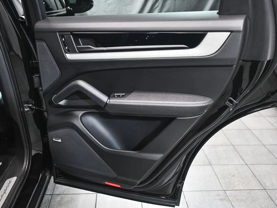 2024 Porsche 9Y0/9Y3 Cayenne - Image 16 of 20