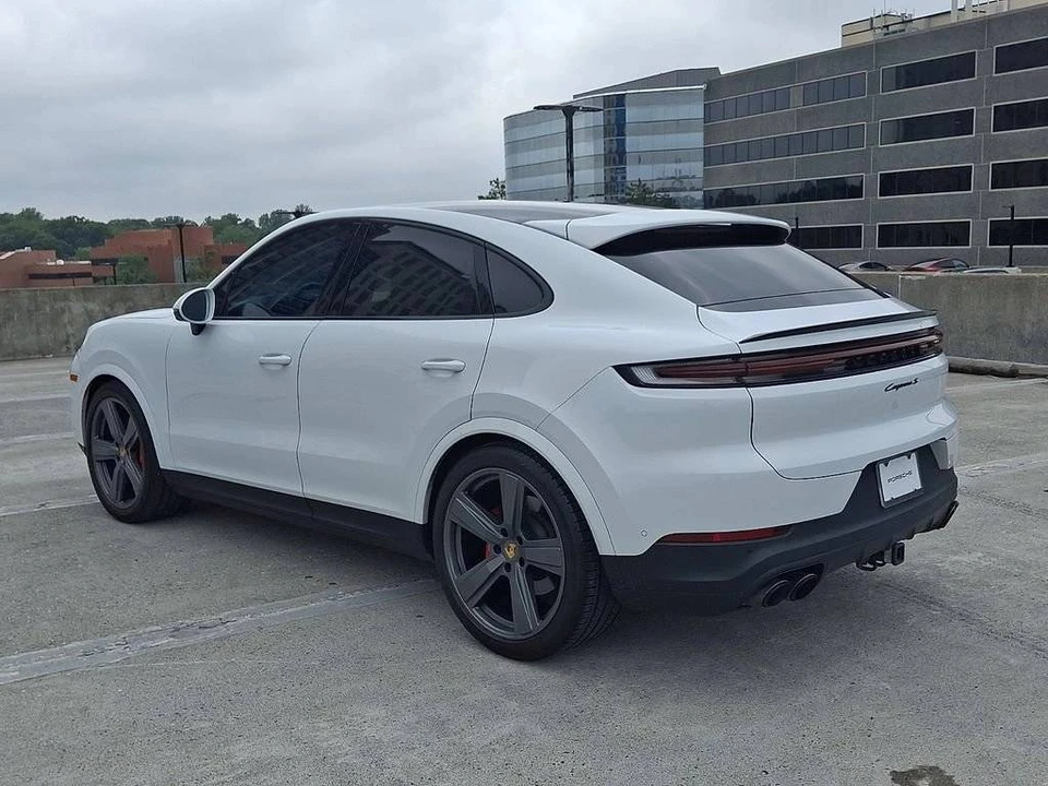 2024 Porsche 9Y0/9Y3 Cayenne Coupe - Image 3 of 5