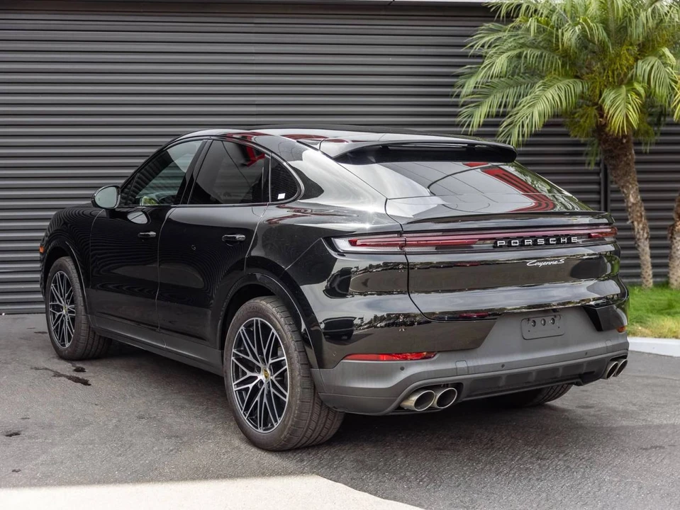 2024 Porsche 9Y0/9Y3 Cayenne Coupe - Image 3 of 4