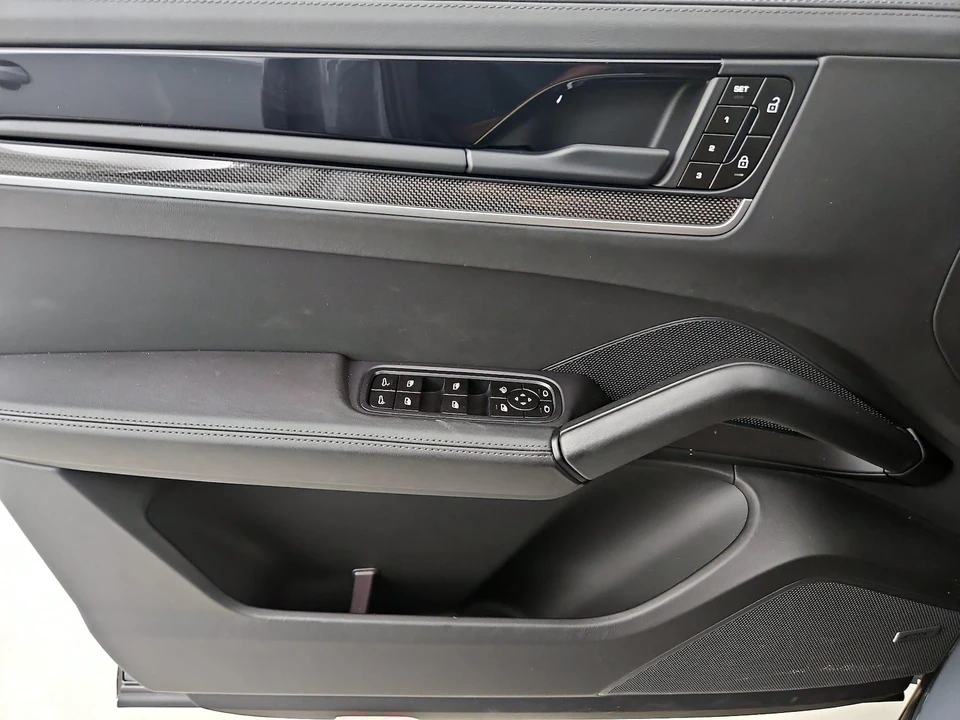 2024 Porsche 9Y0/9Y3 Cayenne Coupe - Image 13 of 28
