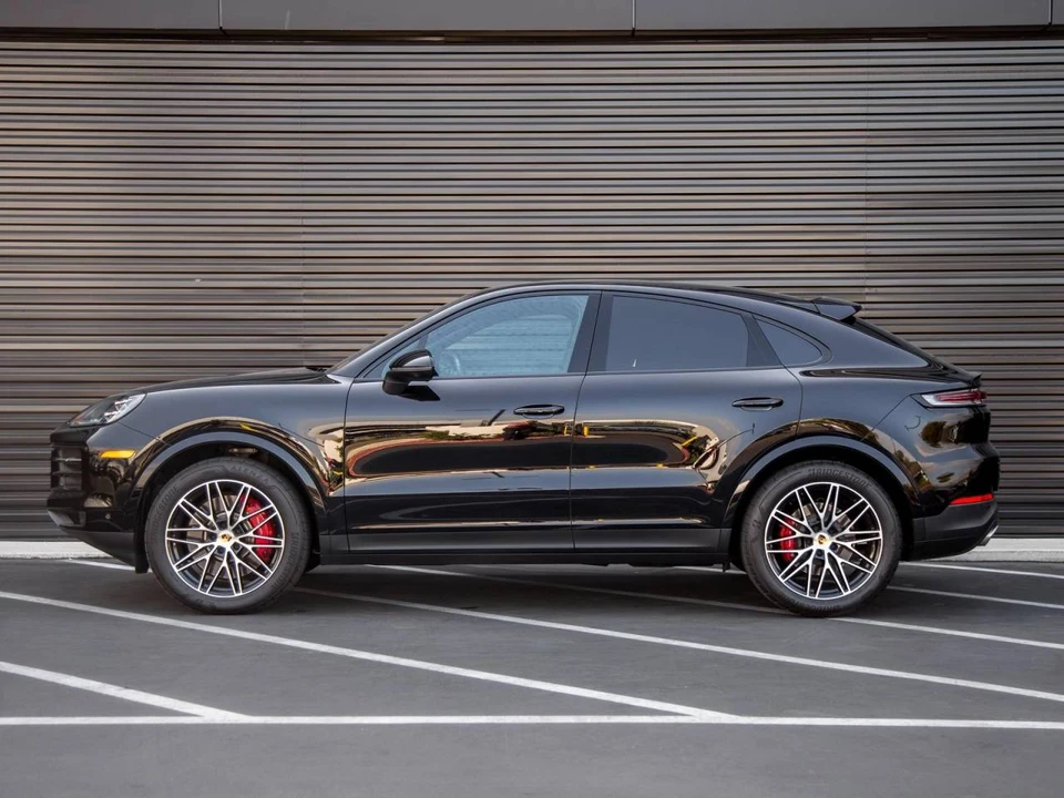 2024 Porsche 9Y0/9Y3 Cayenne Coupe - Image 2 of 4