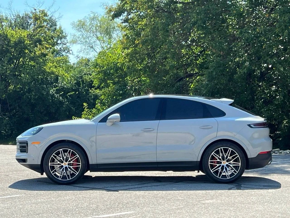 2024 Porsche 9Y0/9Y3 Cayenne Coupe - Image 2 of 4