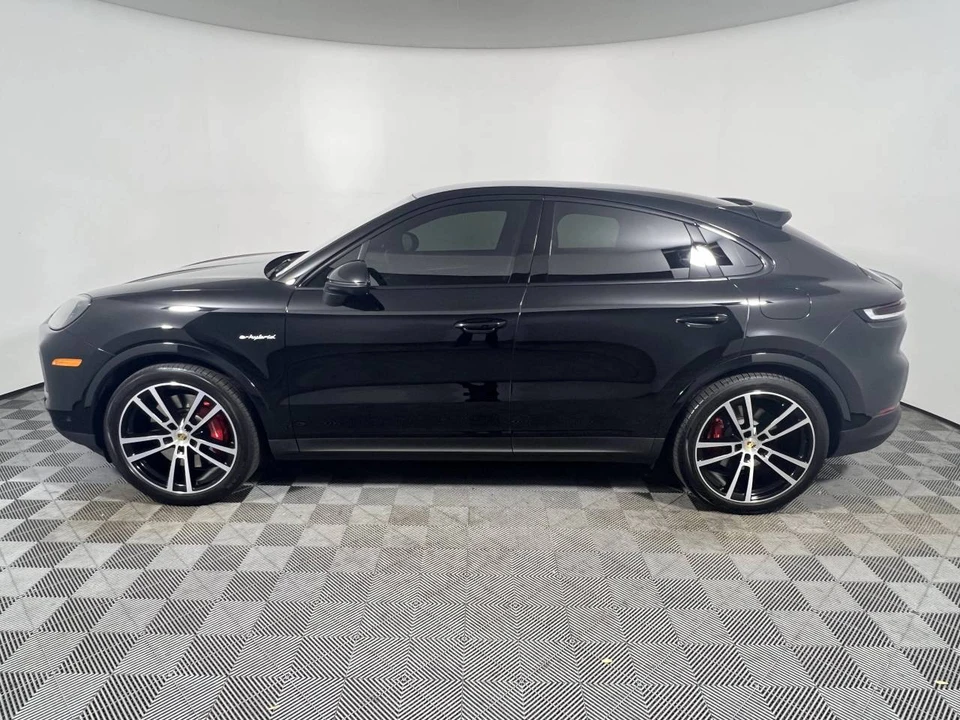 2024 Porsche 9Y0/9Y3 Cayenne Coupe - Image 2 of 5