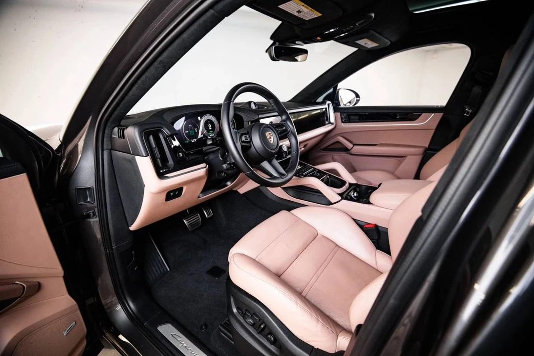 2024 Porsche 9Y0/9Y3 Cayenne Coupe - Image 4 of 5