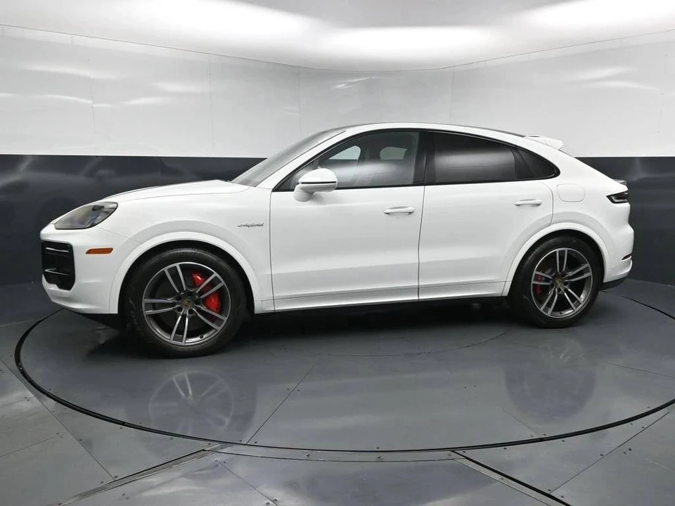 2024 Porsche 9Y0/9Y3 Cayenne Coupe - Image 2 of 5
