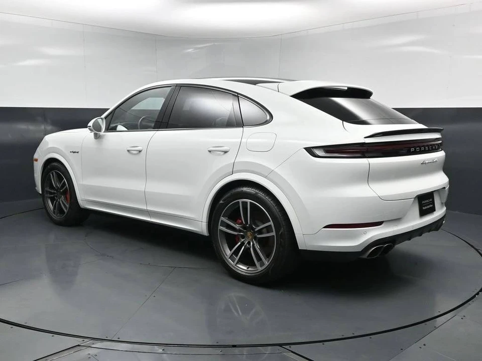2024 Porsche 9Y0/9Y3 Cayenne Coupe - Image 3 of 5