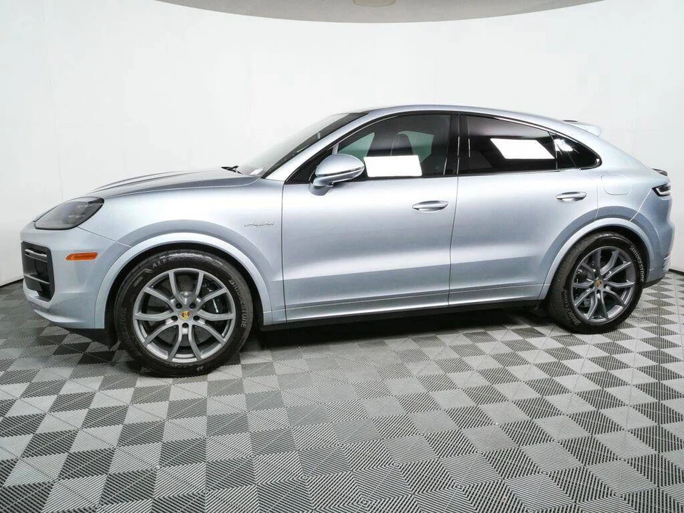 2024 Porsche 9Y0/9Y3 Cayenne Coupe - Image 2 of 5