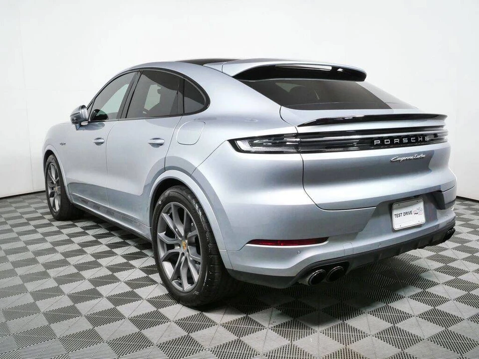 2024 Porsche 9Y0/9Y3 Cayenne Coupe - Image 3 of 5