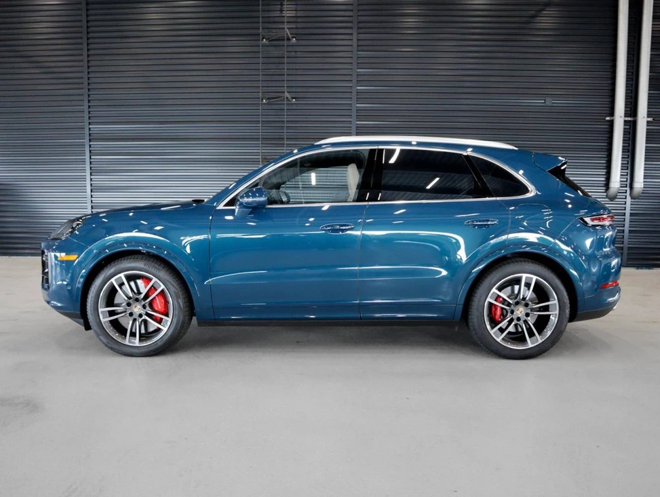 2024 Porsche 9Y0/9Y3 Cayenne Turbo - Image 2 of 4