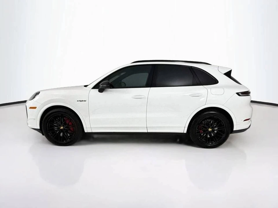 2024 Porsche 9Y0/9Y3 Cayenne Turbo - Image 2 of 4