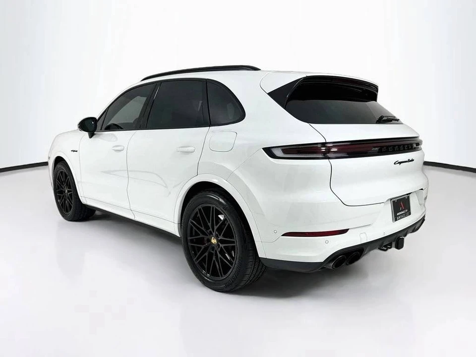 2024 Porsche 9Y0/9Y3 Cayenne Turbo - Image 3 of 4