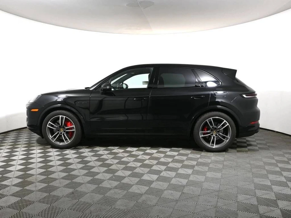 2024 Porsche 9Y0/9Y3 Cayenne Turbo - Image 2 of 4
