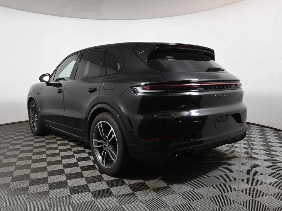 2024 Porsche 9Y0/9Y3 Cayenne Turbo - Image 3 of 4