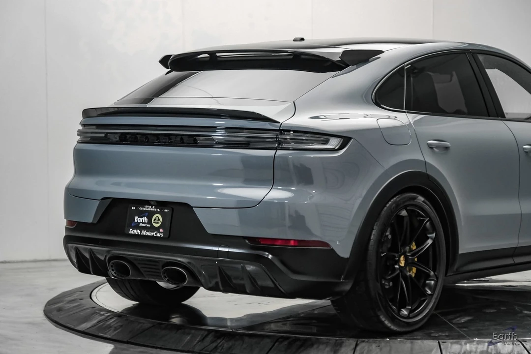 2024 Porsche 9Y0/9Y3 Cayenne Turbo GT - Image 18 of 31