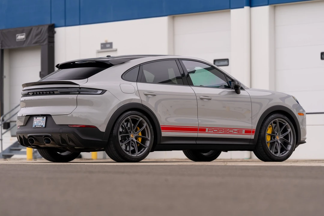 2024 Porsche 9Y0/9Y3 Cayenne Turbo GT - Image 27 of 31