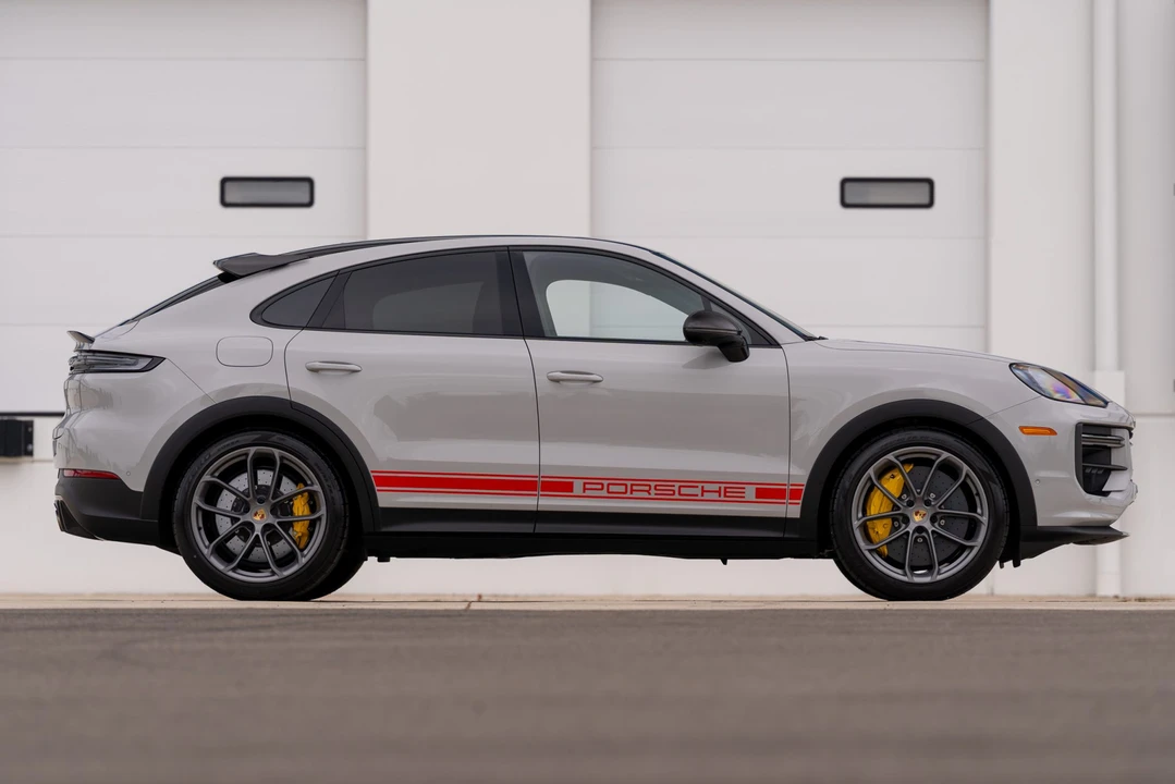 2024 Porsche 9Y0/9Y3 Cayenne Turbo GT - Image 26 of 31