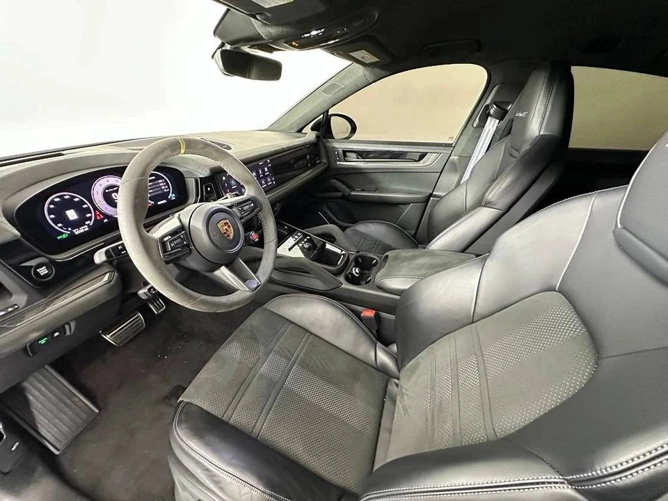 2024 Porsche 9Y0/9Y3 Cayenne Turbo GT - Image 4 of 4