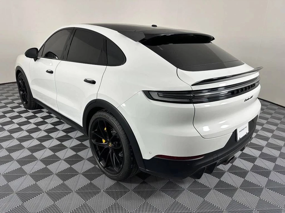 2024 Porsche 9Y0/9Y3 Cayenne Turbo GT - Image 3 of 4