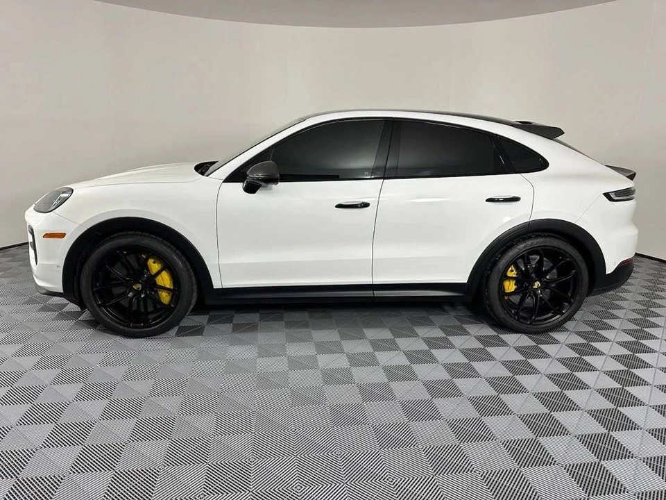 2024 Porsche 9Y0/9Y3 Cayenne Turbo GT - Image 2 of 4