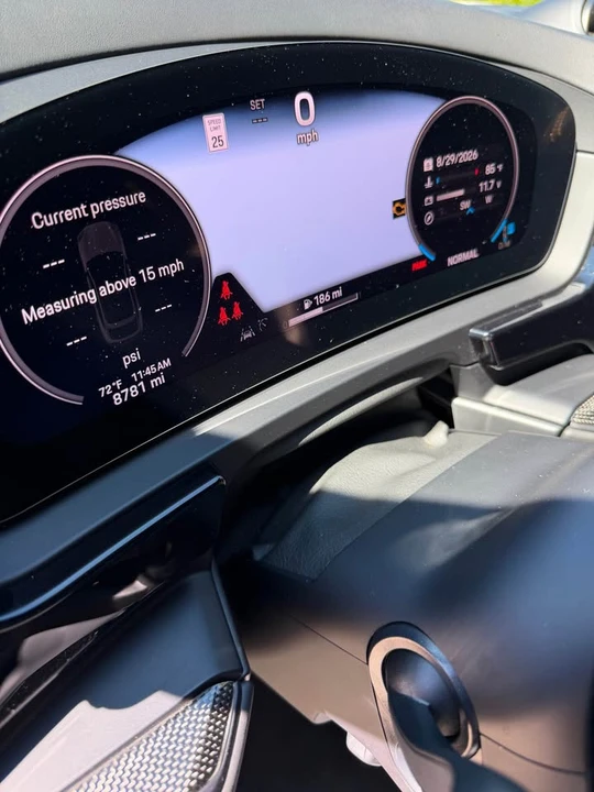 2024 Porsche Cayenne - Image 2 of 12