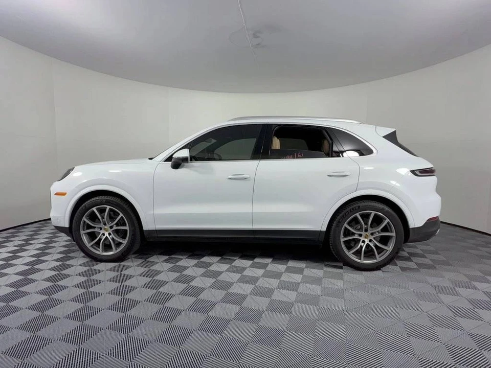 2024 Porsche 9Y0/9Y3 Cayenne - Image 2 of 4