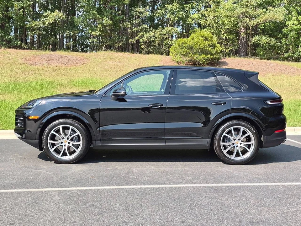 2024 Porsche 9Y0/9Y3 Cayenne - Image 2 of 4