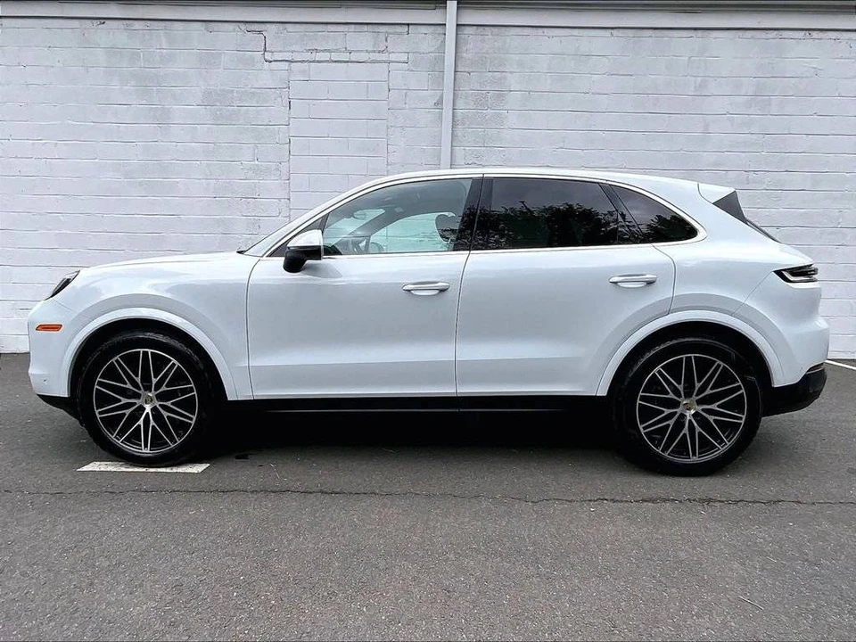 2024 Porsche 9Y0/9Y3 Cayenne - Image 2 of 4