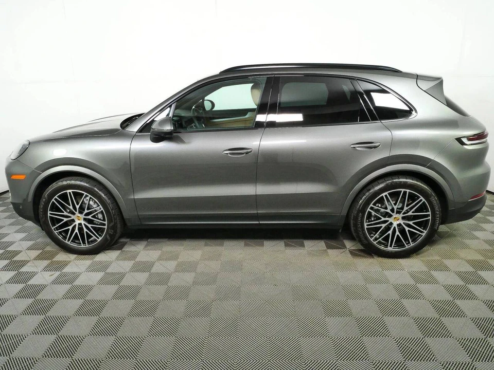 2024 Porsche 9Y0/9Y3 Cayenne - Image 2 of 4