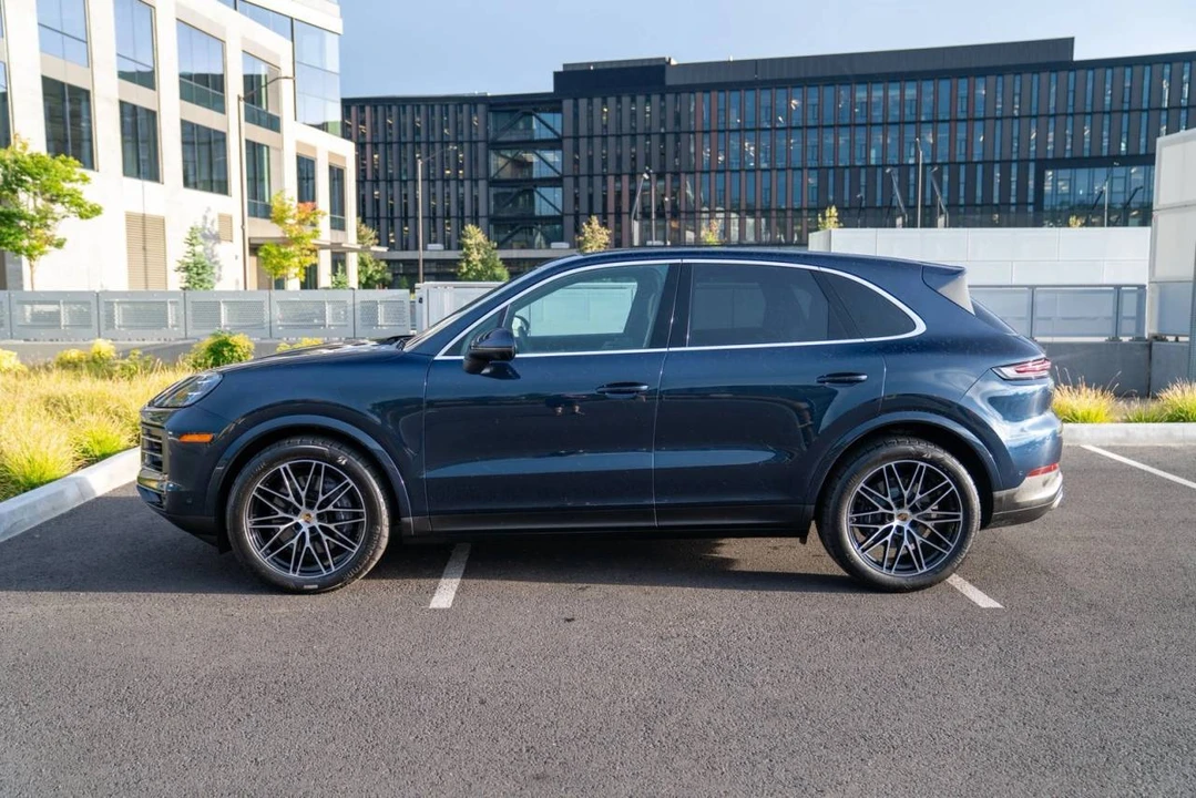 2024 Porsche 9Y0/9Y3 Cayenne - Image 2 of 4