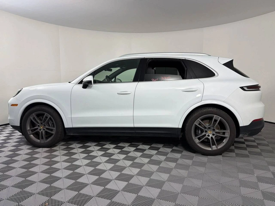 2024 Porsche 9Y0/9Y3 Cayenne - Image 2 of 4