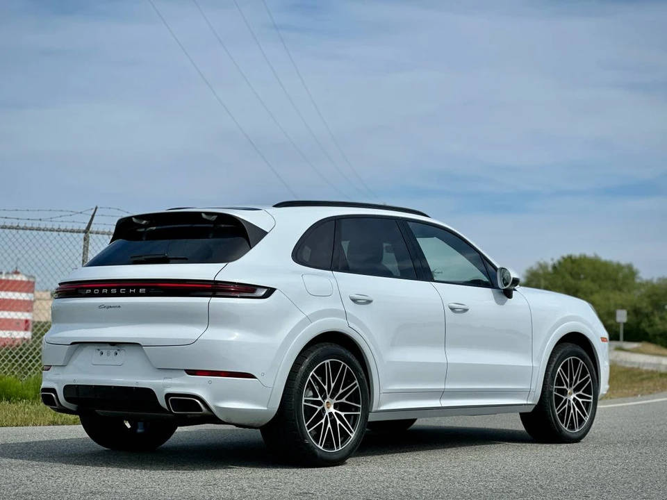 2024 Porsche 9Y0/9Y3 Cayenne - Image 2 of 13