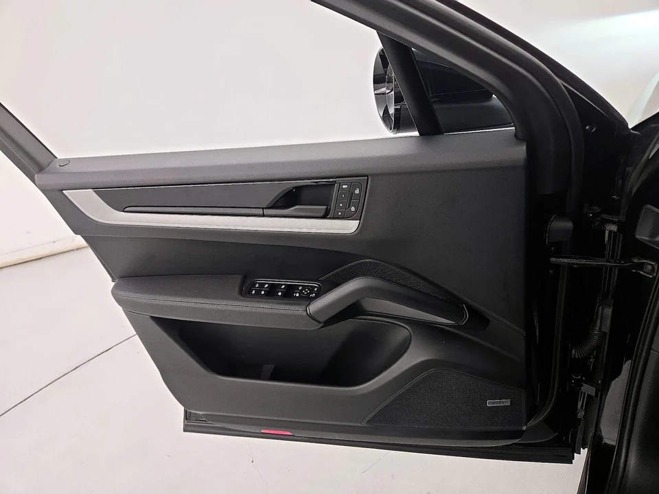 2024 Porsche 9Y0/9Y3 Cayenne - Image 13 of 28