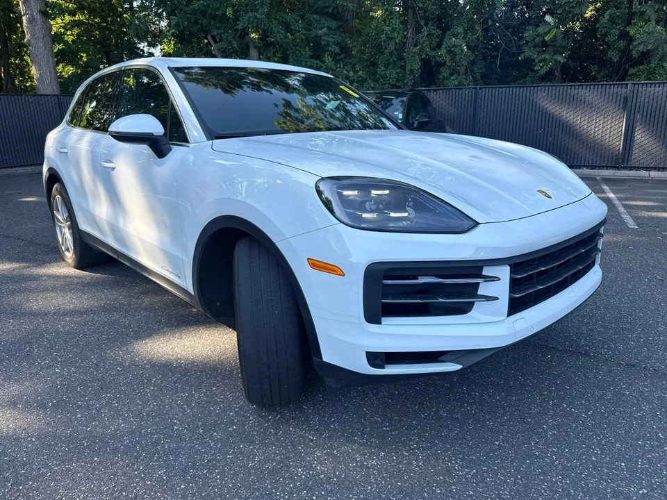 2024 Porsche 9Y0/9Y3 Cayenne - Image 2 of 4