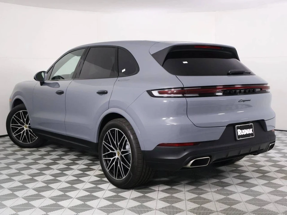 2024 Porsche 9Y0/9Y3 Cayenne - Image 3 of 4