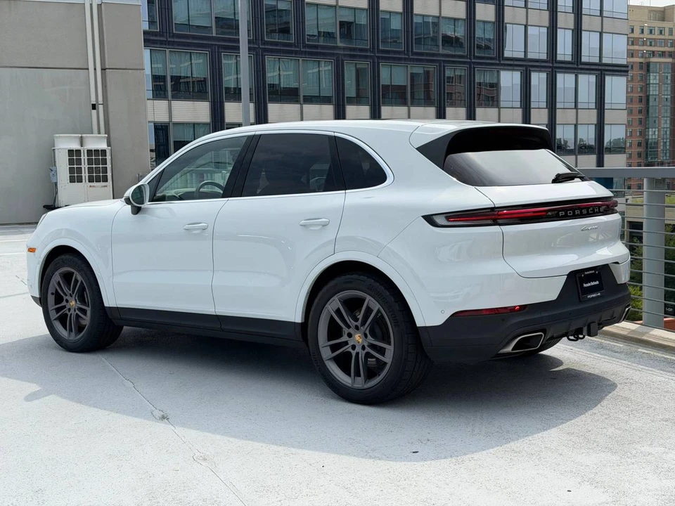 2024 Porsche 9Y0/9Y3 Cayenne - Image 3 of 4