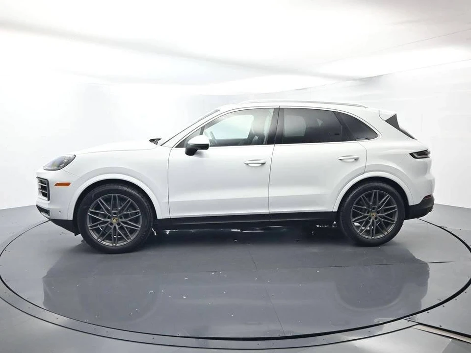 2024 Porsche 9Y0/9Y3 Cayenne - Image 2 of 4