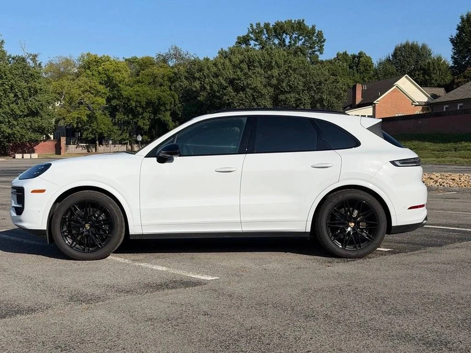 2024 Porsche 9Y0/9Y3 Cayenne - Image 2 of 4