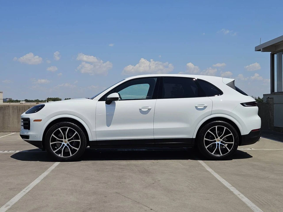 2024 Porsche 9Y0/9Y3 Cayenne - Image 2 of 4
