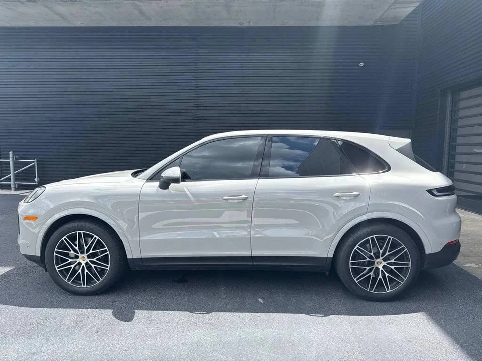 2024 Porsche 9Y0/9Y3 Cayenne - Image 2 of 4