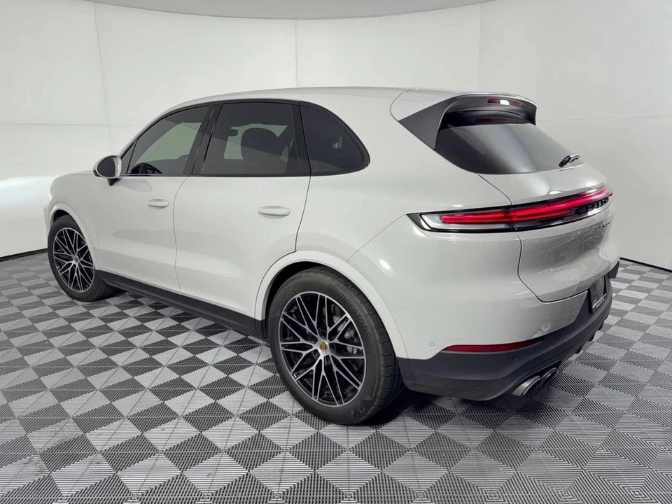 2024 Porsche 9Y0/9Y3 Cayenne - Image 3 of 4